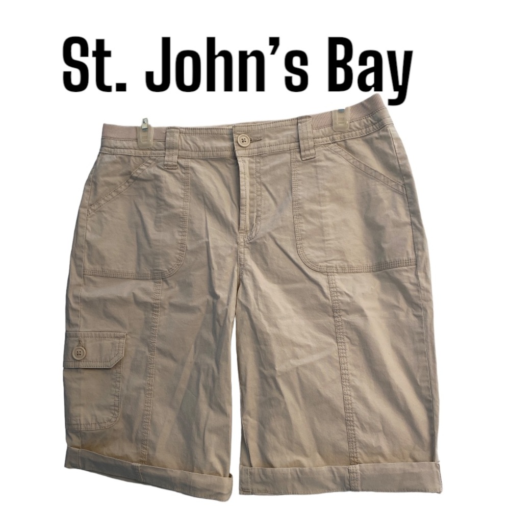St. John’s Bay Cargo Bermuda shorts Tan sz 6